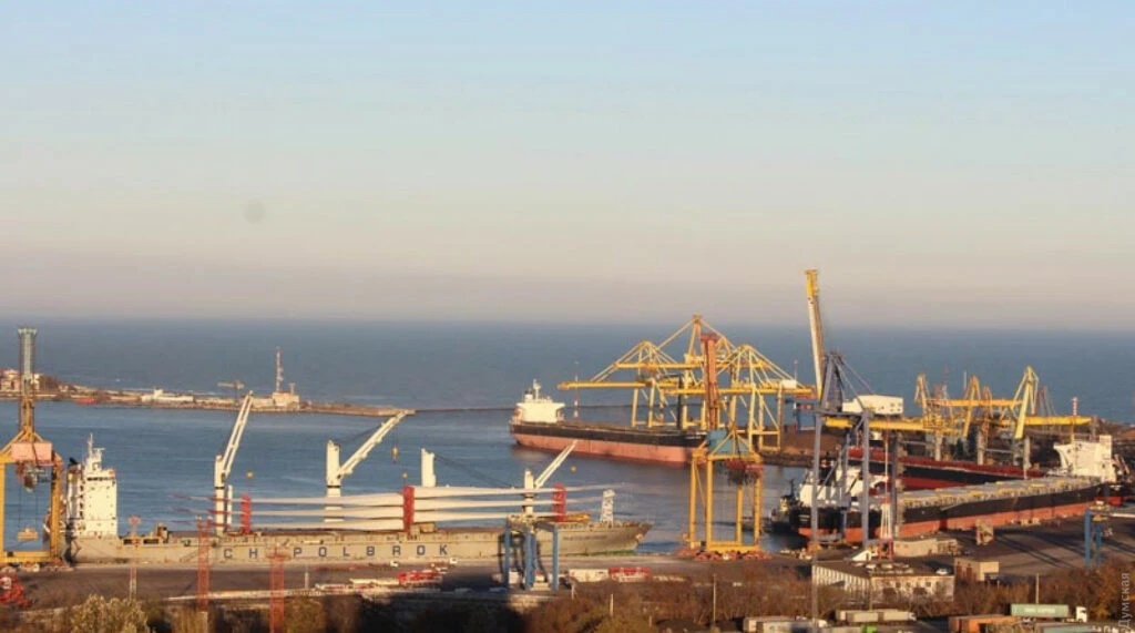 Профспілка моряків Індії закликала евакуювати екіпаж судна з порту Чорноморська